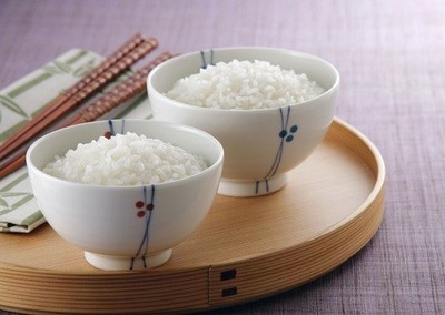 专家解析：米饭比馒头的热量低吗？