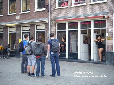 实拍：探秘阿姆斯特丹的红灯区（图）