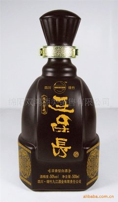 浓香型白酒和酱香型白酒的区别 酱香酒和浓香酒哪个好