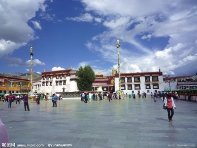 【西藏】藏民为啥千里迢迢到大昭寺前磕长头 千里迢迢造句