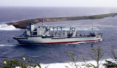 最新入役中国海军的“巢湖”号大型综合补给舰！ 中国海军综合补给舰
