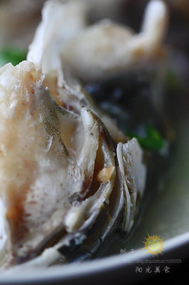 然子美食----食【鱼头炖豆腐】驱走春雪的寒气 鱼头炖豆腐的家常做法