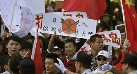中国反日游行惊现无敌标语日本人看见得气死！ 李先念被邓小平气死