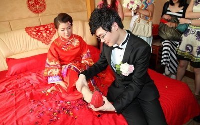 中国女子冰壶队队长王冰玉大婚新郎赠新娘大号冰壶 冰壶选手 维迦