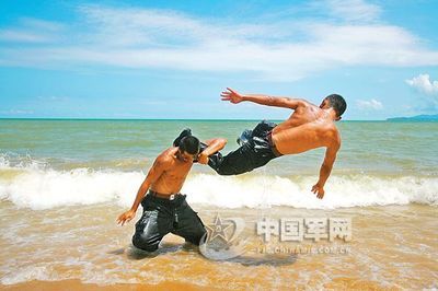 中国海军蛟龙突击队魔鬼训练(图) 海军突击队