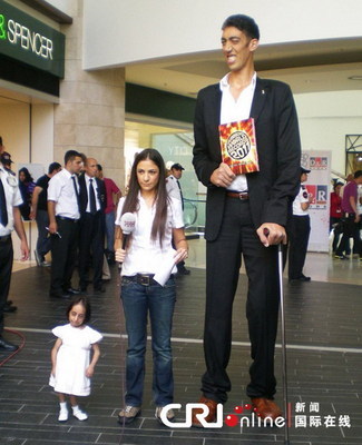 世界最高的人与最矮的人/图 世界最矮女性