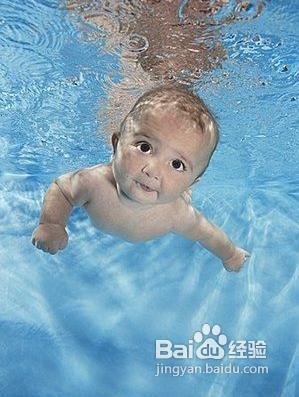 婴儿游泳的好处以及婴儿游泳的坏处有哪些 儿童游泳的好处与坏处