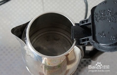 烧水壶里的水垢怎么去除 电烧水壶怎样去除水垢
