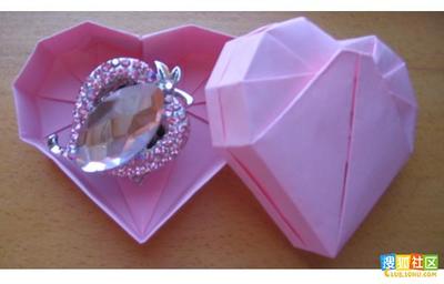 一张纸如何折成简单纸盒 精 怎么折爱心纸盒简单的