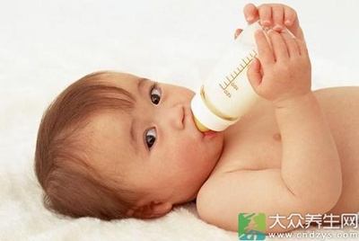 婴儿为什么不爱吃奶怎么回事 婴儿五个月不爱吃奶