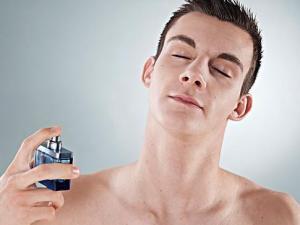 正确的男士香水使用方法 男士香水使用方法图解
