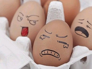 怎样分辨鸡蛋是否变质 鸡蛋臭了还能吃吗