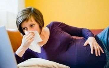 怀孕后，为何总是鼻塞、打喷嚏？原来是“妊娠鼻炎”。 鼻塞流清鼻涕打喷嚏