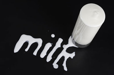脱脂牛奶好还是全脂牛奶好？ 脱脂与全脂牛奶的区别