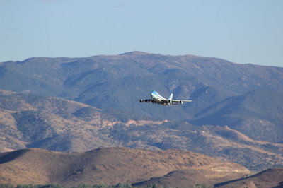 等待美国空军一号：从我家阳台拍摄奥巴马今天乘坐的飞机