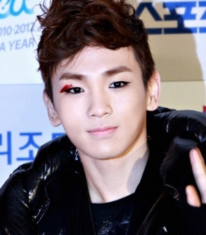 韩流//韩国男歌手的眼睛化妆~他们是演员所以能这样画吧！！_17韩 香港男歌手演员