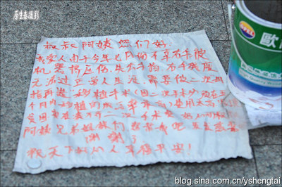 直击：上海女乞丐躺天桥骗乞！（组图）