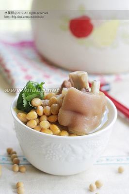 胡椒黄豆炖猪蹄——慢炖鲜汤不可缺少的一个原料 黄豆炖猪蹄