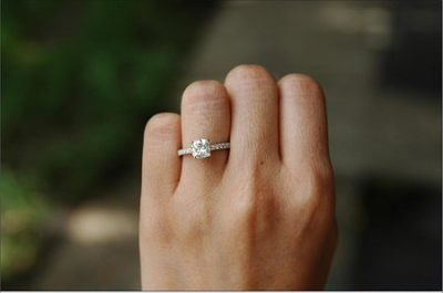 结婚戒指的戴法，结婚戒指戴法的意义？ 女士戒指的戴法和意义