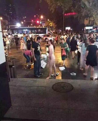 南京三山街地铁裸女为买iPhone6S吵架 南京南站到三山街