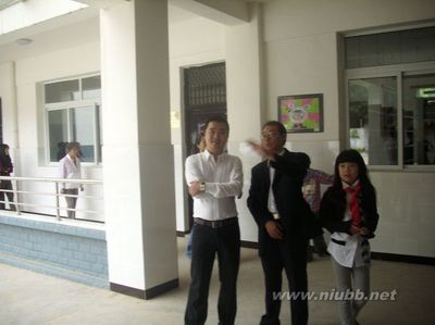 北京东尚服装股份有限公司总经理周志海先生参观我们学校 周志海