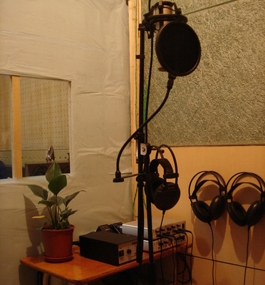 一个小型的录音棚的设备及预算 家庭自制简易录音棚
