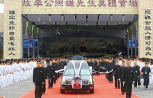 台黑道教父李照雄“世纪葬礼”4月26日举行 两万人出席(图-视频) 张瑞希出席金成泽葬礼