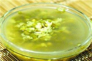 绿豆的营养价值和功效，哪些人不适合喝绿豆汤，为什么绿豆汤是红 银耳绿豆汤的功效