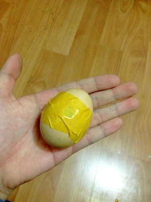 疯狂晃动鸡蛋，煮熟后便得到了一个黄金鸡蛋，这是真的吗？ 达芬奇画鸡蛋是真的吗