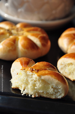 低粉做的面包很绵软：椰蓉面包