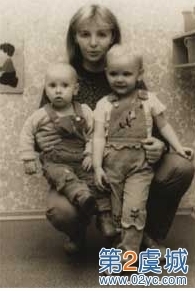 普京和妻子，两个女儿简介和照片（妻子年轻时是个大美女,女儿身高 普京年轻时照片
