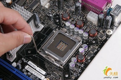 Intel 775针CPU安装图解 intel775主板