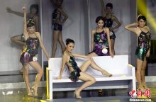 2010年度星姐佳丽穿透明旗袍展示完美体态 昊腾旗袍2015款图展示