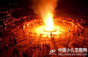 彝族传统火把节的文化意义 彝族舞蹈七月火把节