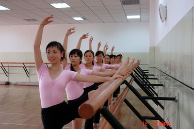 女子形体训练视频教程 练舞蹈残忍的体罚