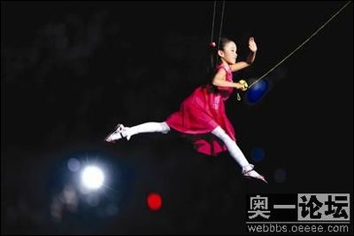 [转载]开幕式的“风筝女孩”朱巧妍 小女孩放风筝