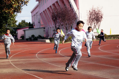 小学生400米 小学生200米达标成绩