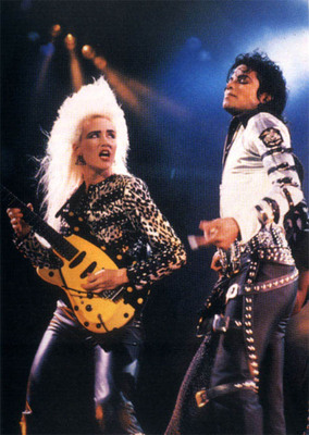 MJ与御用女吉他手JenniferBatten的现场合影图集一 杰克逊御用女吉他手