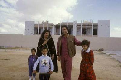 卡扎菲妻子与两儿一女现身阿尔及利亚/图 卡扎菲妻子