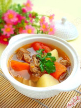 西红柿牛腩汤 中式红汤牛腩 牛腩西红柿土豆汤