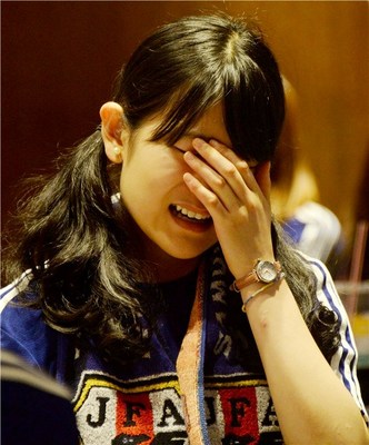 球队落败，日本萌妹子哭倒一片（图） 萌妹子