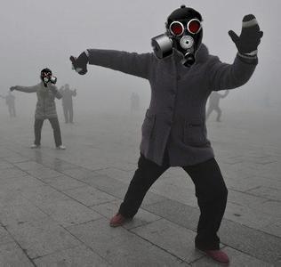 到底谁在“喂人民服雾”？ 厚德载雾，自强不吸”上海的口感虽然 自强不息 厚德载物