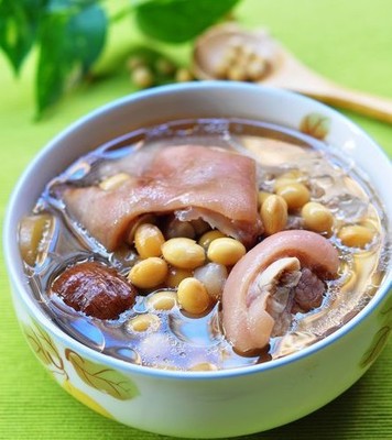 猪蹄催乳汤 产妇黄豆猪蹄汤的做法