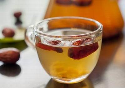 红枣水的功效和作用 红枣泡酒的功效与作用