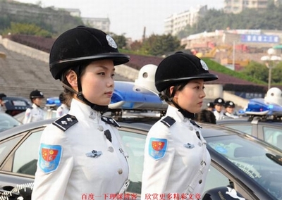 色姿俱佳的重庆女子交巡警 重庆交巡警平台