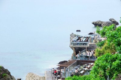巴厘岛的日子（１）悬崖上的无边泳池！ 巴厘岛悬崖酒吧