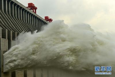 三峡大坝开泄洪深孔泄洪 气势磅礴！ 气势磅礴的音乐