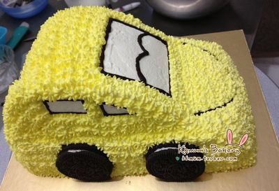 可爱的8寸大黄蜂小汽车鲜奶蛋糕 小汽车蛋糕图片