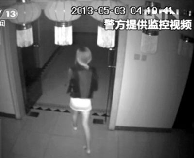 北京京温商城女孩坠亡前视频来了，大家自己看 北京京温商城女子坠亡
