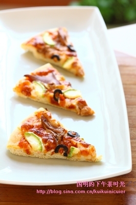 简易又可变换各种口味的西餐----金枪鱼红酱披萨（附基础软披萨面 金枪鱼披萨做法
